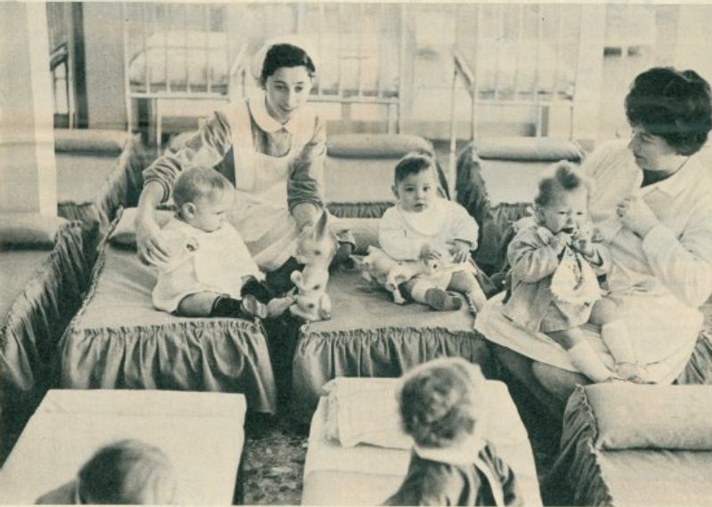 Educatrici presso l'asilo, 1963